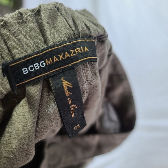 Bcbg maxazria romper. Size 6. On button is a little loose- otherwise EUC - Picture 7 of 8